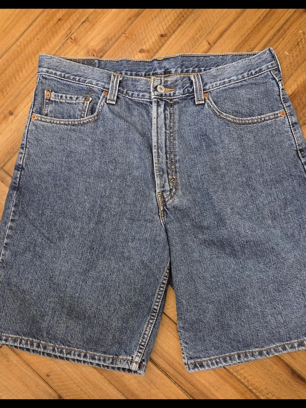 40% SALE RIGHT NOW!!!  Levi's Men's 550 Blue Denim Shorts